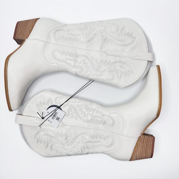 NWT Arula Amaya White Faux Leather Tall Knee High Wide Calf Cowboy Western Boots - Picture 8 of 14